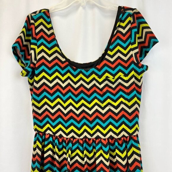 As U Wish Womens A Line Dress Blue Yellow Chevron Print Stretch Short Sleeve M - Picture 2 of 10